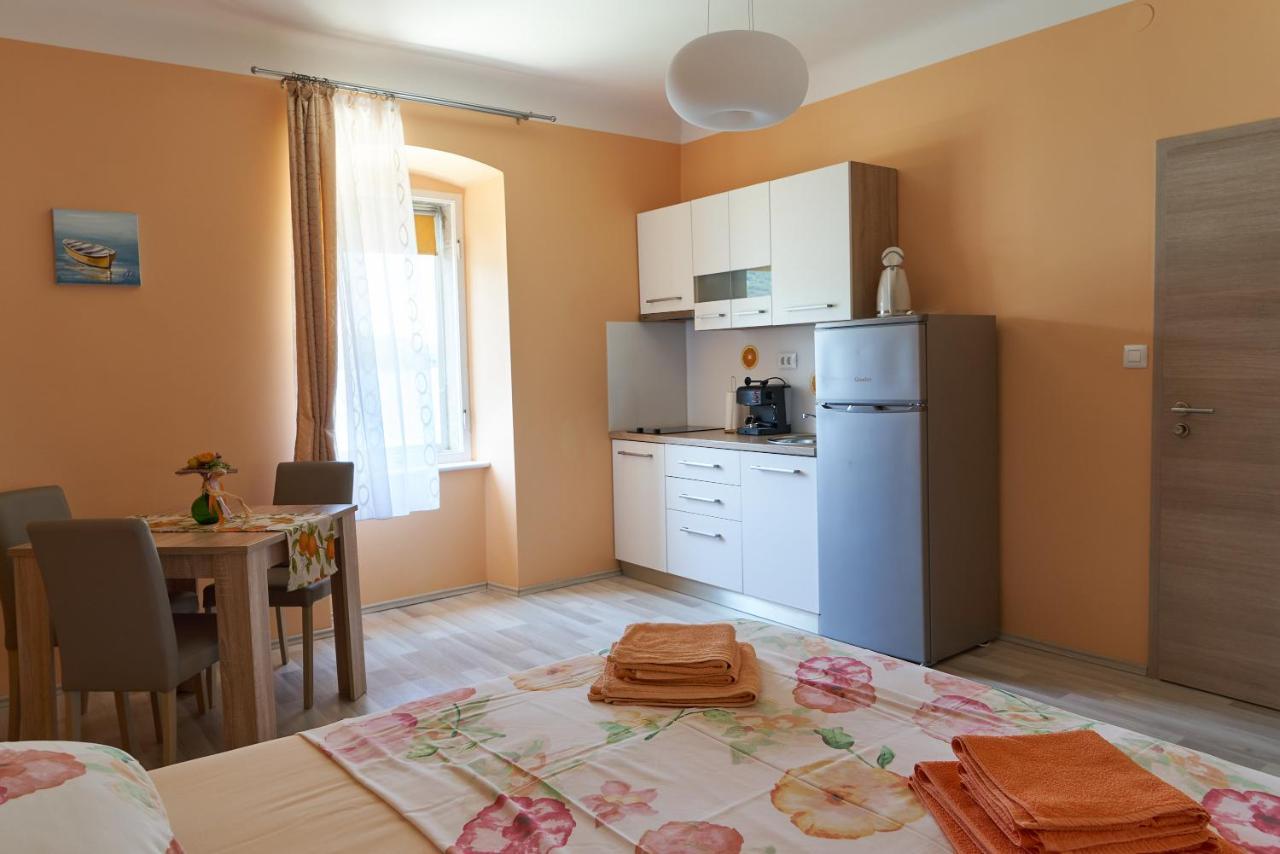 Apartments Nives ツレス エクステリア 写真